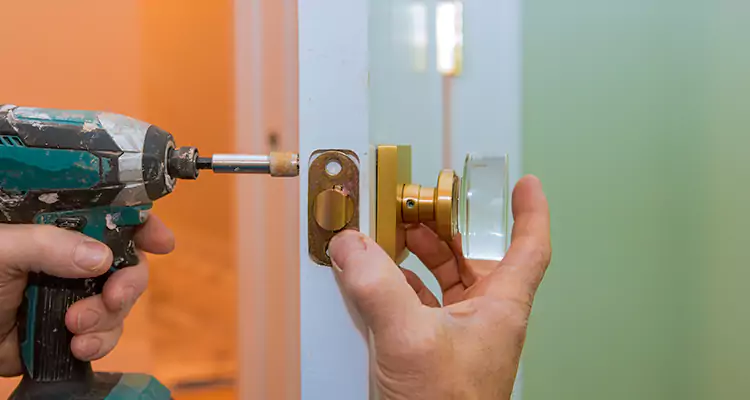 Broken Door Knob Fix in Casselberry, FL